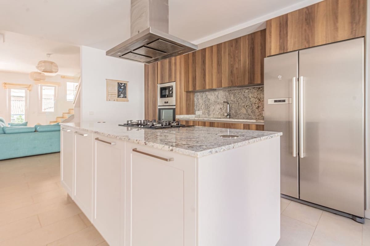 4 slaapkamer Villa te koop in Pueblo Nuevo de Guadiaro - € 550.000 (Ref: 9492686)