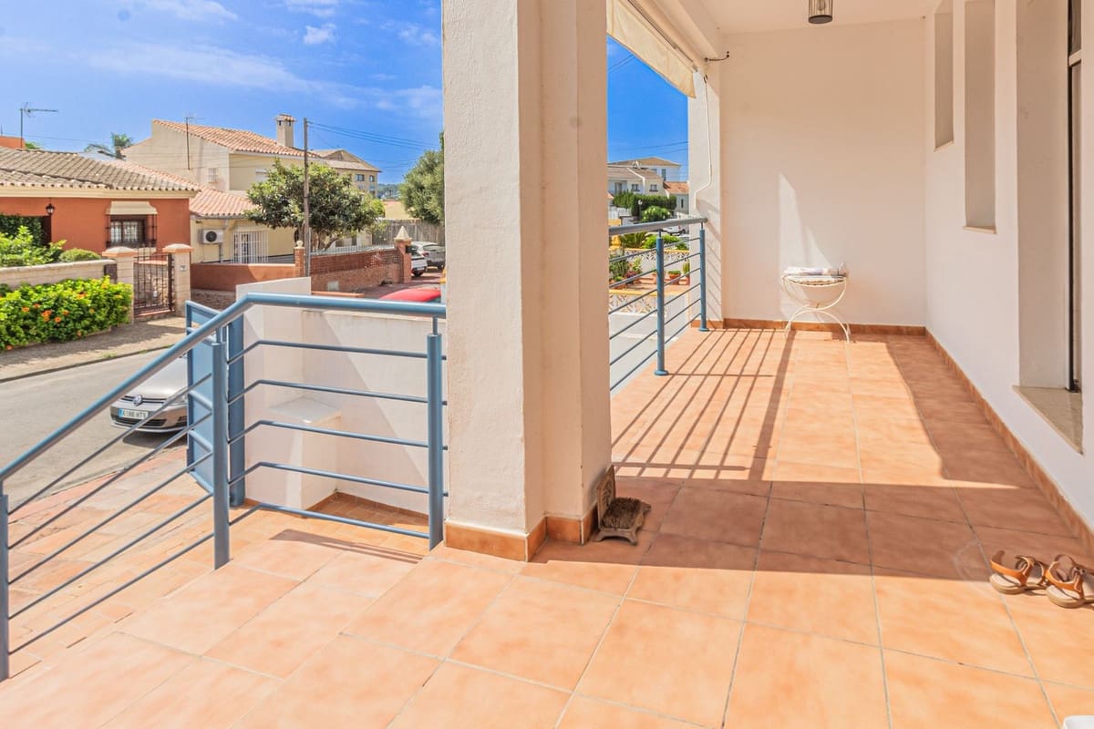4 slaapkamer Villa te koop in Pueblo Nuevo de Guadiaro - € 550.000 (Ref: 9492686)