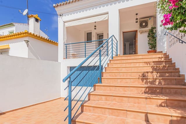 Chalet de 4 habitaciones en Pueblo Nuevo de Guadiaro, San Roque en venta - 550.000 € (Ref: 9492686)