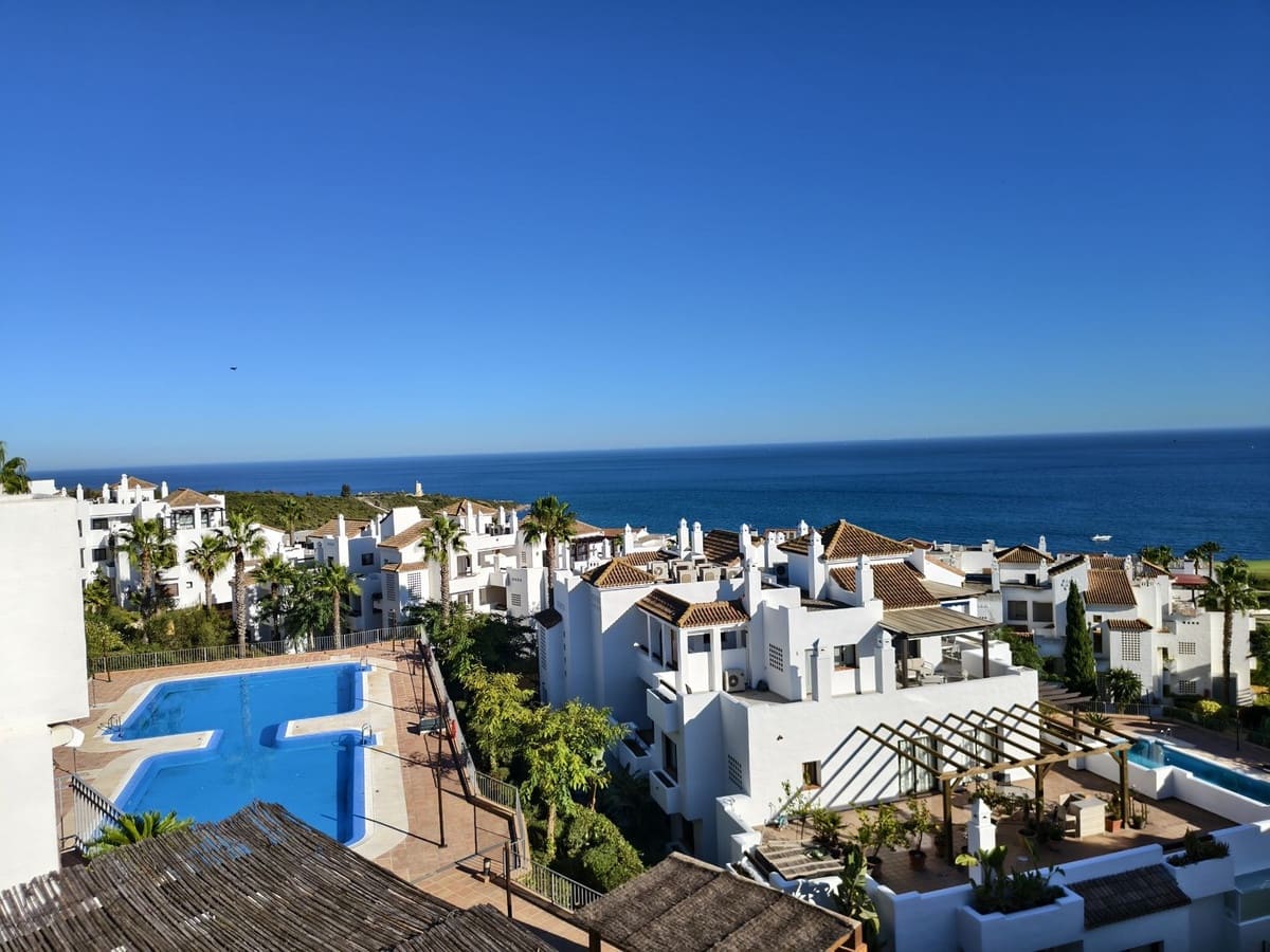 3 bedroom Penthouse for sale in La Alcaidesa with pool garage - € 715,000 (Ref: 9501781)