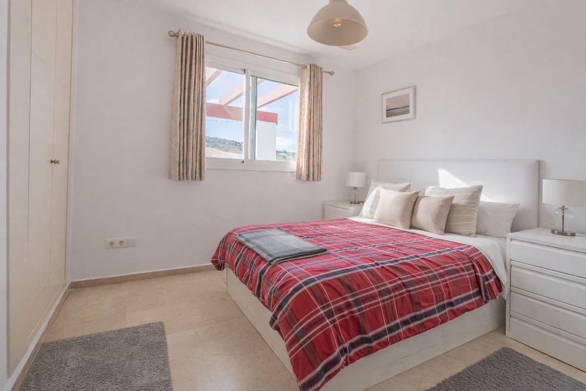 Ático de 2 habitaciones en La Alcaidesa en venta con piscina garaje - 350.000 € (Ref: 9503179)