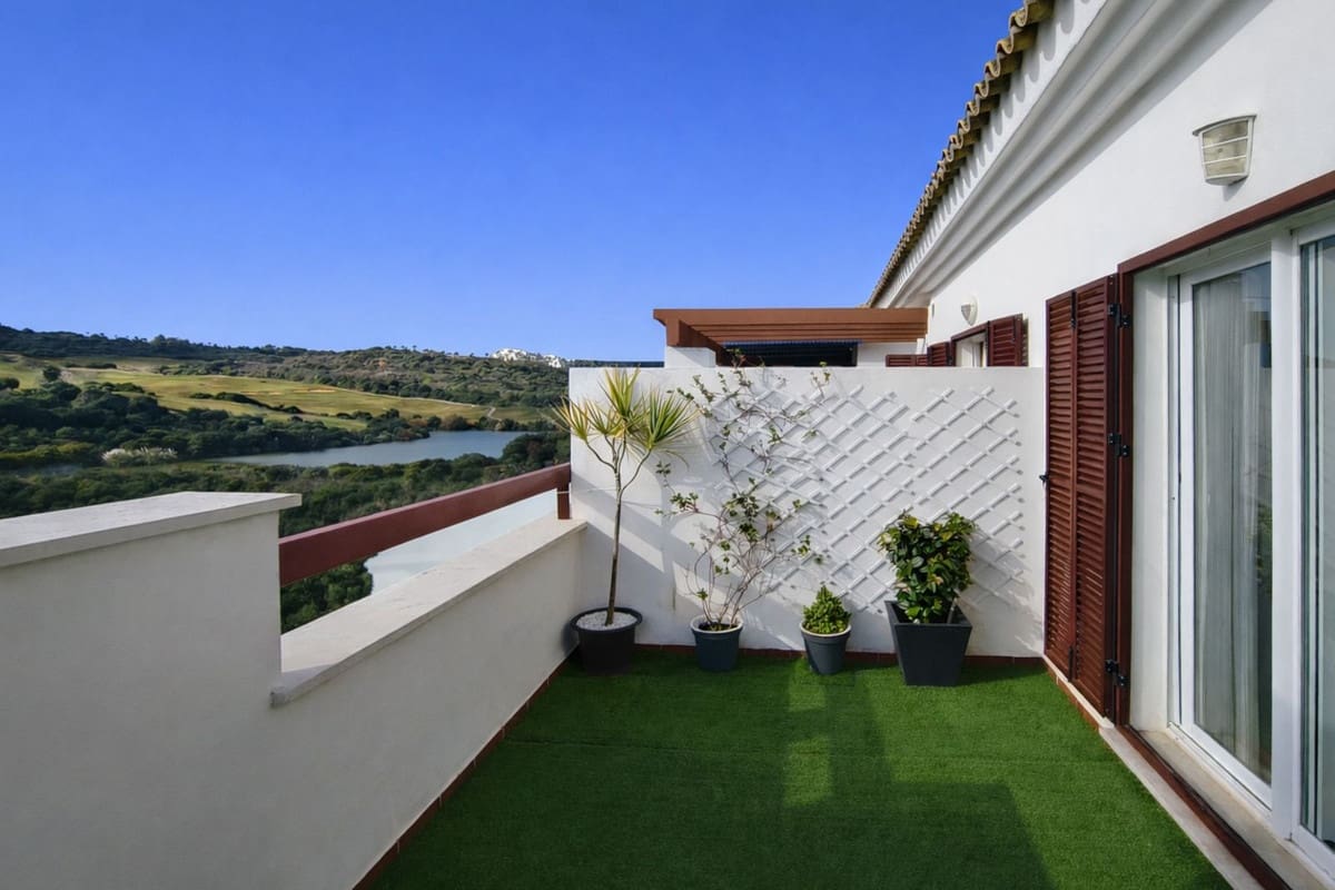 Ático de 2 habitaciones en La Alcaidesa en venta con piscina garaje - 350.000 € (Ref: 9503179)