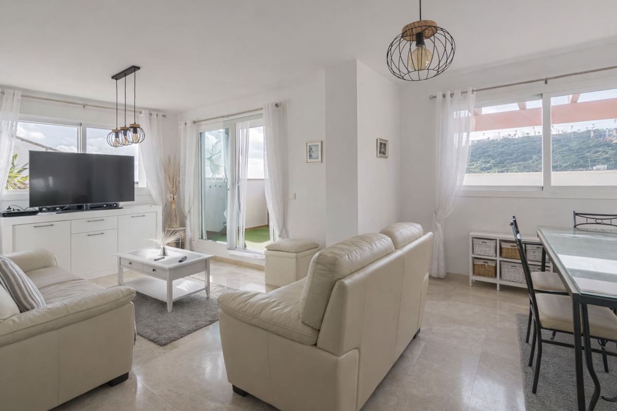 2 bedroom Penthouse for sale in La Alcaidesa with pool garage - € 350,000 (Ref: 9503179)