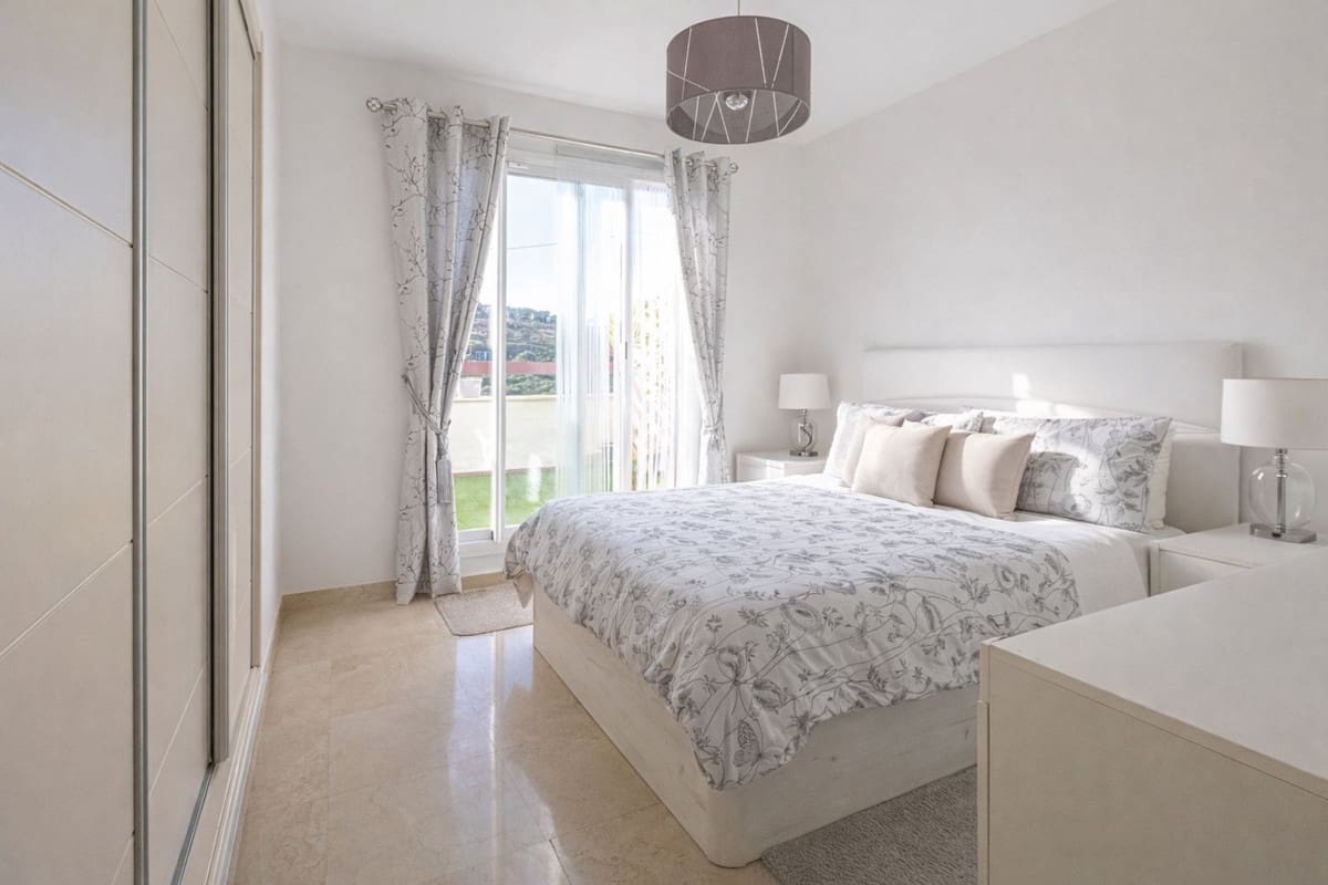 2 bedroom Penthouse for sale in La Alcaidesa with pool garage - € 350,000 (Ref: 9503179)