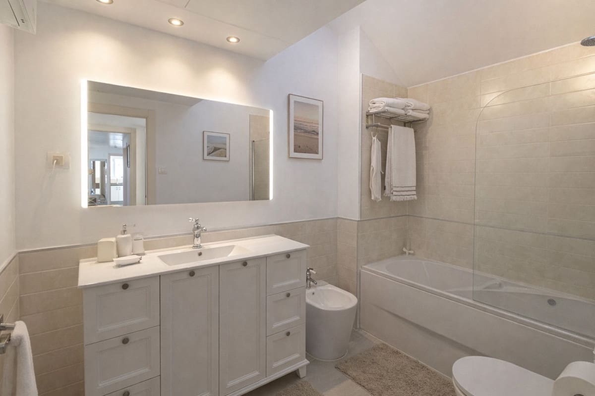 2 chambre Penthouse à vendre à La Alcaidesa avec piscine garage - 350 000 € (Ref: 9503179)