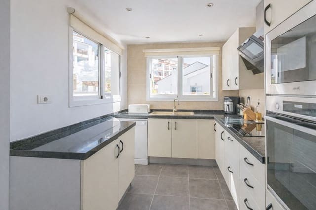 2 chambre Penthouse à vendre à La Alcaidesa avec piscine garage - 350 000 € (Ref: 9503179)