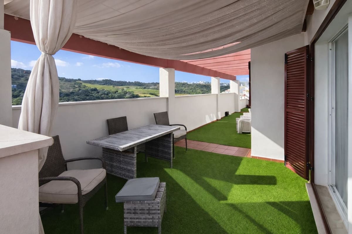 2 chambre Penthouse à vendre à La Alcaidesa avec piscine garage - 350 000 € (Ref: 9503179)