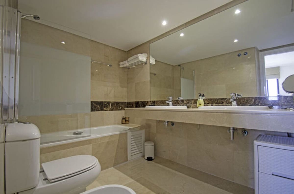 2 bedroom Apartment for sale in La Alcaidesa with pool garage - € 375,000 (Ref: 9516384)