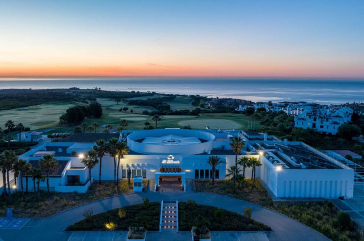 2 bedroom Apartment for sale in La Alcaidesa with pool garage - € 375,000 (Ref: 9516384)