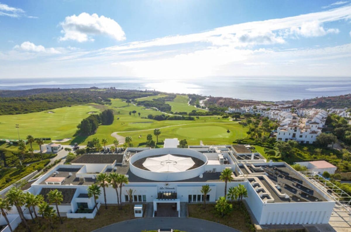 2 bedroom Apartment for sale in La Alcaidesa with pool garage - € 375,000 (Ref: 9516384)