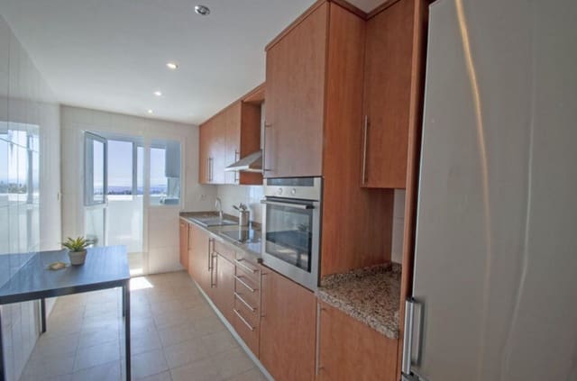 2 soverom Leilighet til salgs i La Alcaidesa med svømmebasseng garasje - € 375 000 (Ref: 9516384)