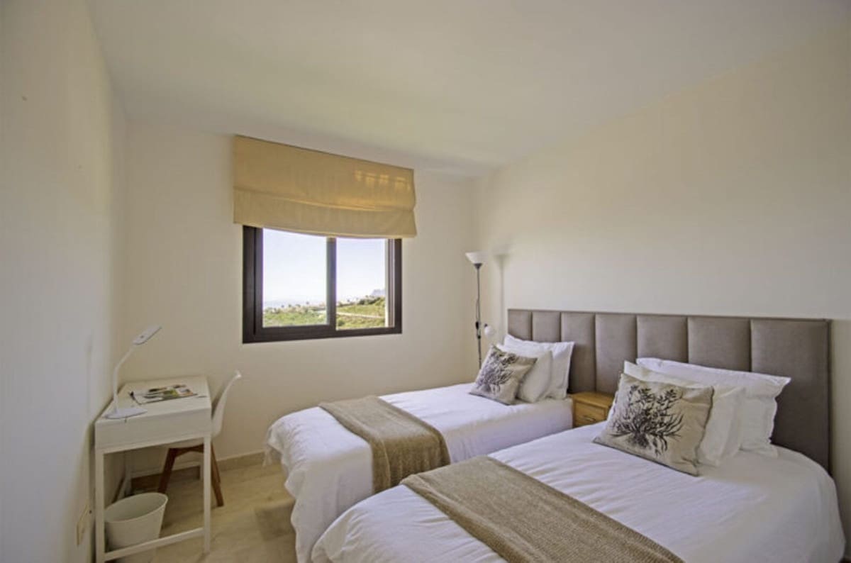 2 Zimmer Apartment zu verkaufen in La Alcaidesa mit Pool Garage - 325.000 € (Ref: 9516384)
