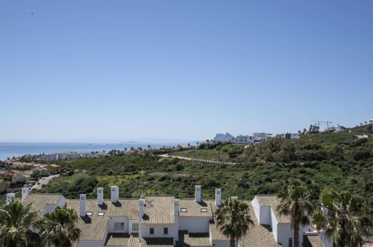 2 Zimmer Apartment zu verkaufen in La Alcaidesa mit Pool Garage - 325.000 € (Ref: 9516384)