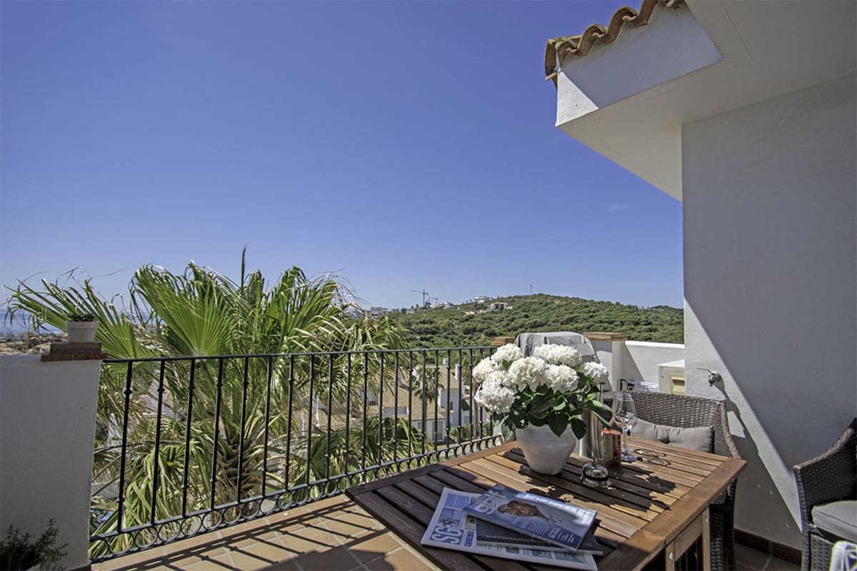 2 bedroom Apartment for sale in La Alcaidesa with pool garage - € 325,000 (Ref: 9516384)