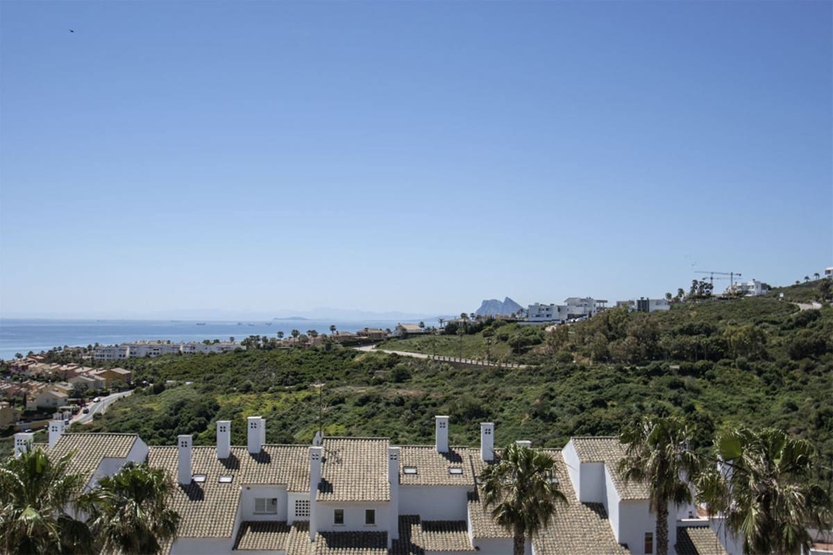 2 bedroom Apartment for sale in La Alcaidesa with pool garage - € 325,000 (Ref: 9516384)