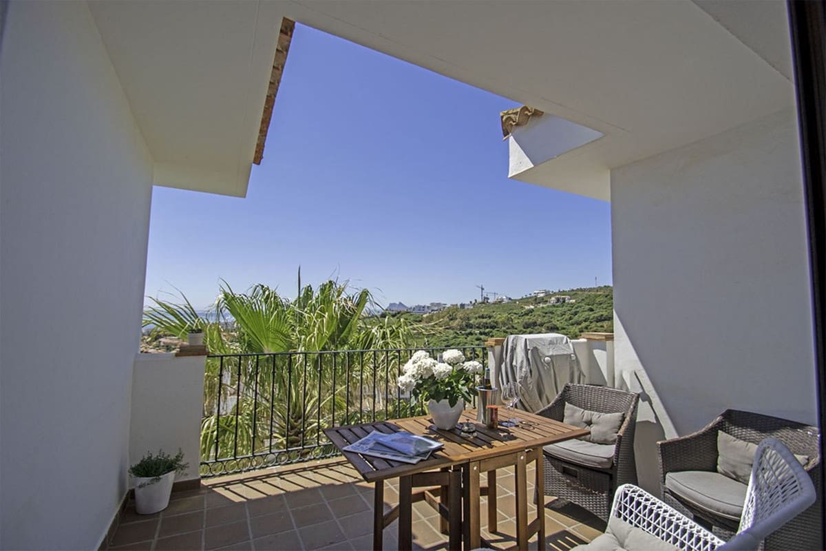 2 bedroom Apartment for sale in La Alcaidesa with pool garage - € 325,000 (Ref: 9516384)
