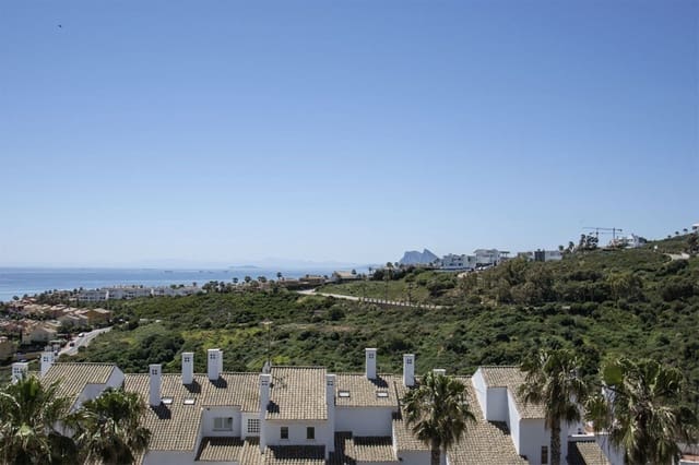 2 slaapkamer Appartement te koop in La Alcaidesa met zwembad garage - € 325.000 (Ref: 9516384)