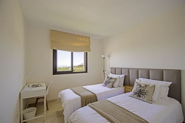 2 slaapkamer Appartement te koop in La Alcaidesa met zwembad garage - € 325.000 (Ref: 9516384)