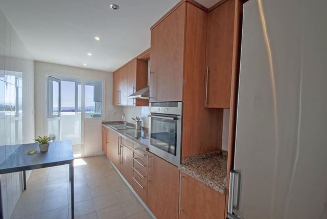 2 slaapkamer Appartement te koop in La Alcaidesa met zwembad garage - € 325.000 (Ref: 9516384)