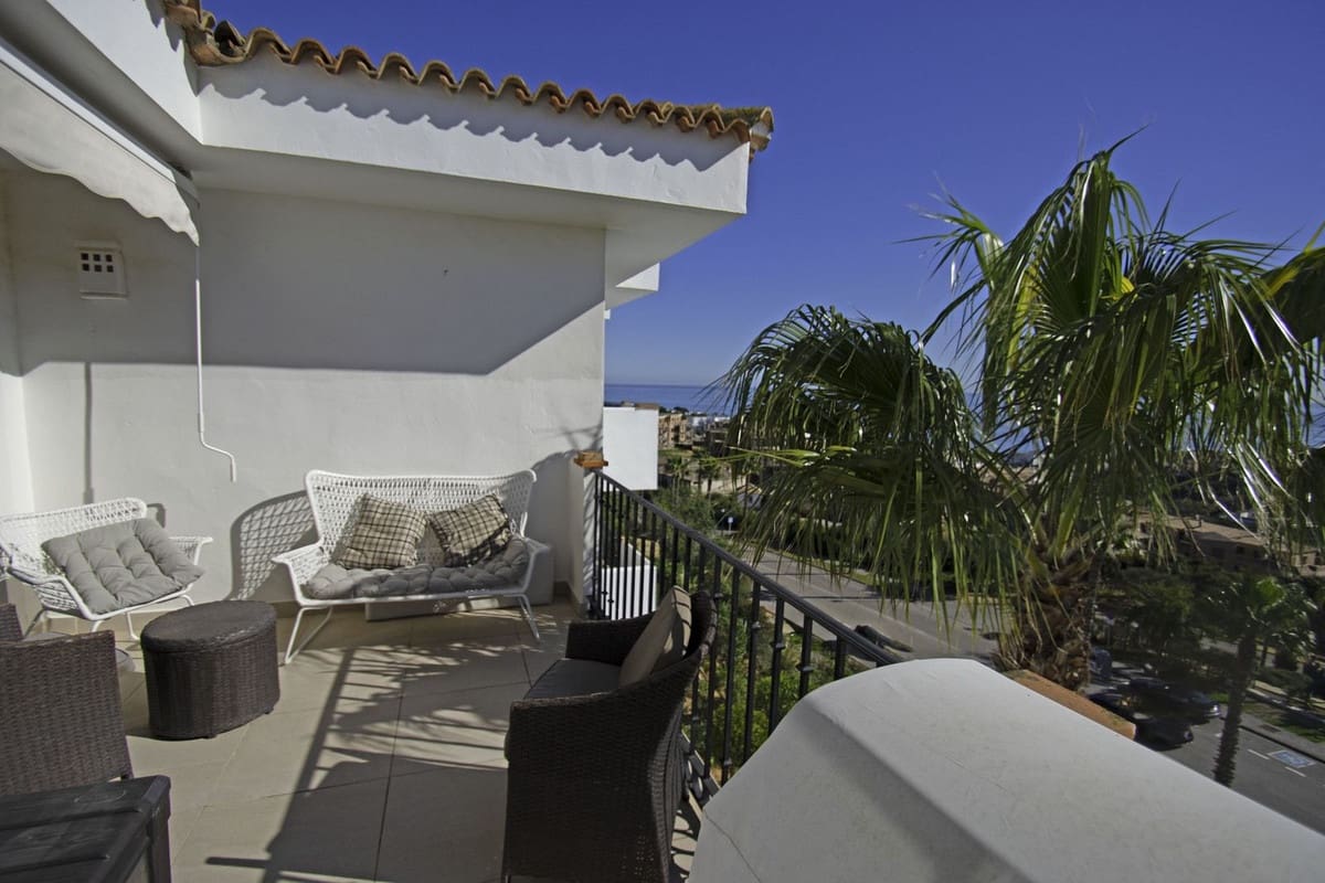 2 bedroom Apartment for sale in La Alcaidesa with pool garage - € 325,000 (Ref: 9516384)