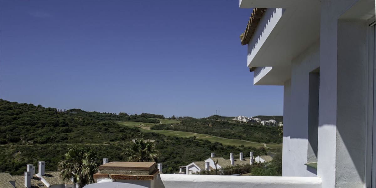 2 bedroom Apartment for sale in La Alcaidesa with pool garage - € 325,000 (Ref: 9516384)