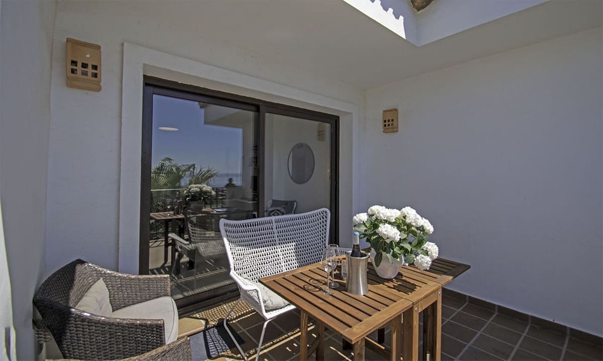 2 bedroom Apartment for sale in La Alcaidesa with pool garage - € 325,000 (Ref: 9516384)