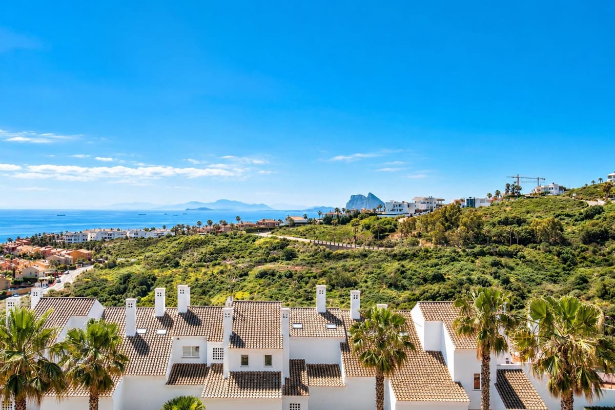 2 Zimmer Apartment zu verkaufen in La Alcaidesa mit Pool Garage - 325.000 € (Ref: 9516384)