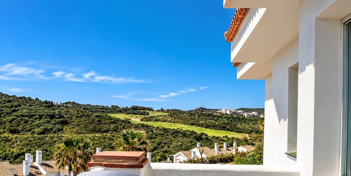 2 Zimmer Apartment zu verkaufen in La Alcaidesa mit Pool Garage - 325.000 € (Ref: 9516384)