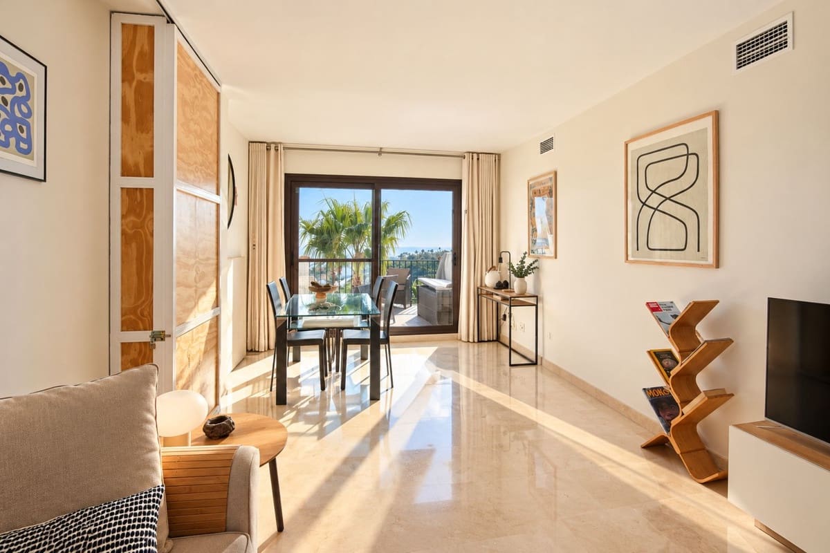 2 Zimmer Apartment zu verkaufen in La Alcaidesa mit Pool Garage - 325.000 € (Ref: 9516384)