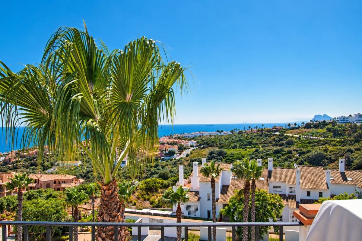 2 Zimmer Apartment zu verkaufen in La Alcaidesa mit Pool Garage - 325.000 € (Ref: 9516384)