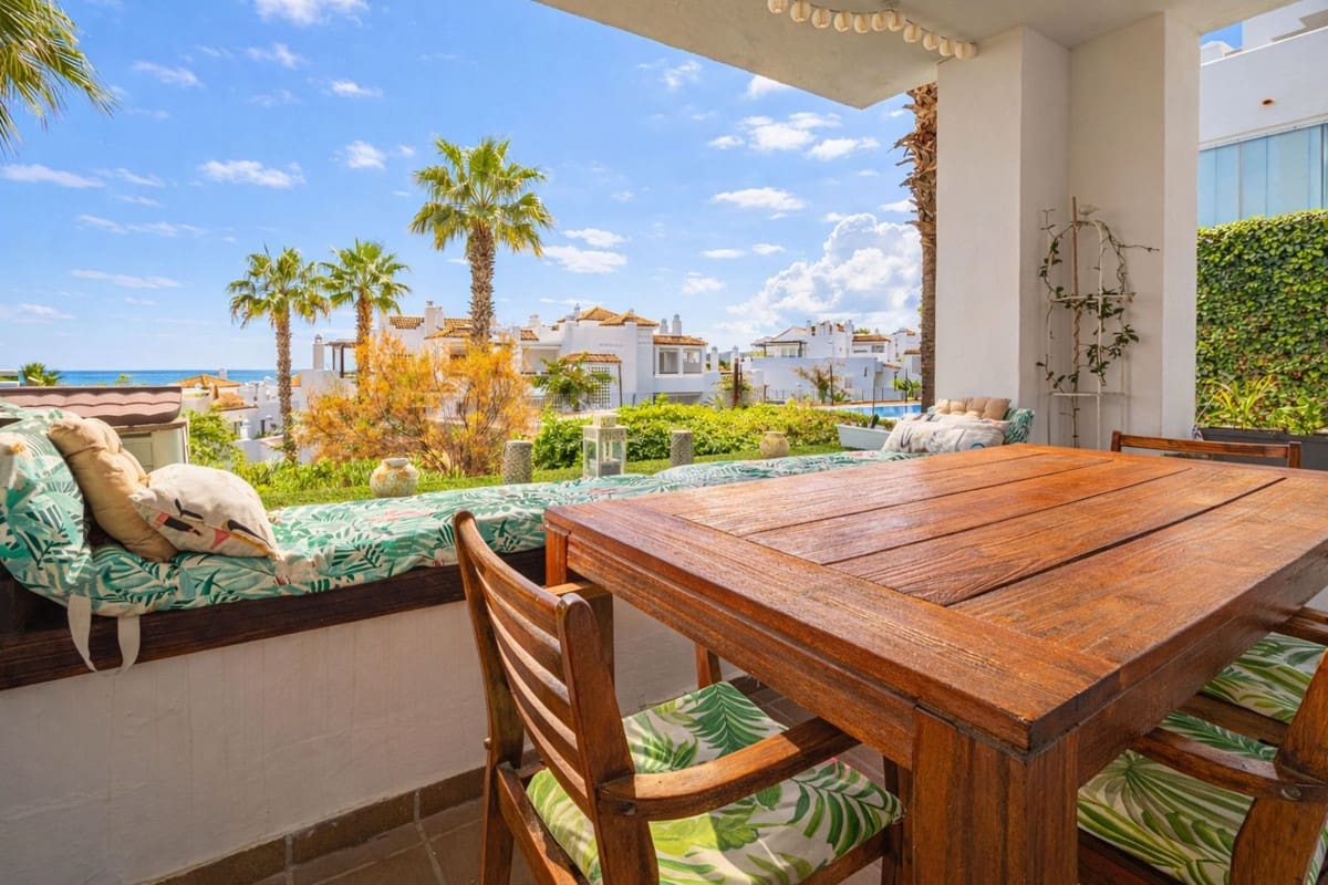 2 soverom Strandleiligheter til salgs i La Alcaidesa med svømmebasseng garasje - € 345 000 (Ref: 9518032)