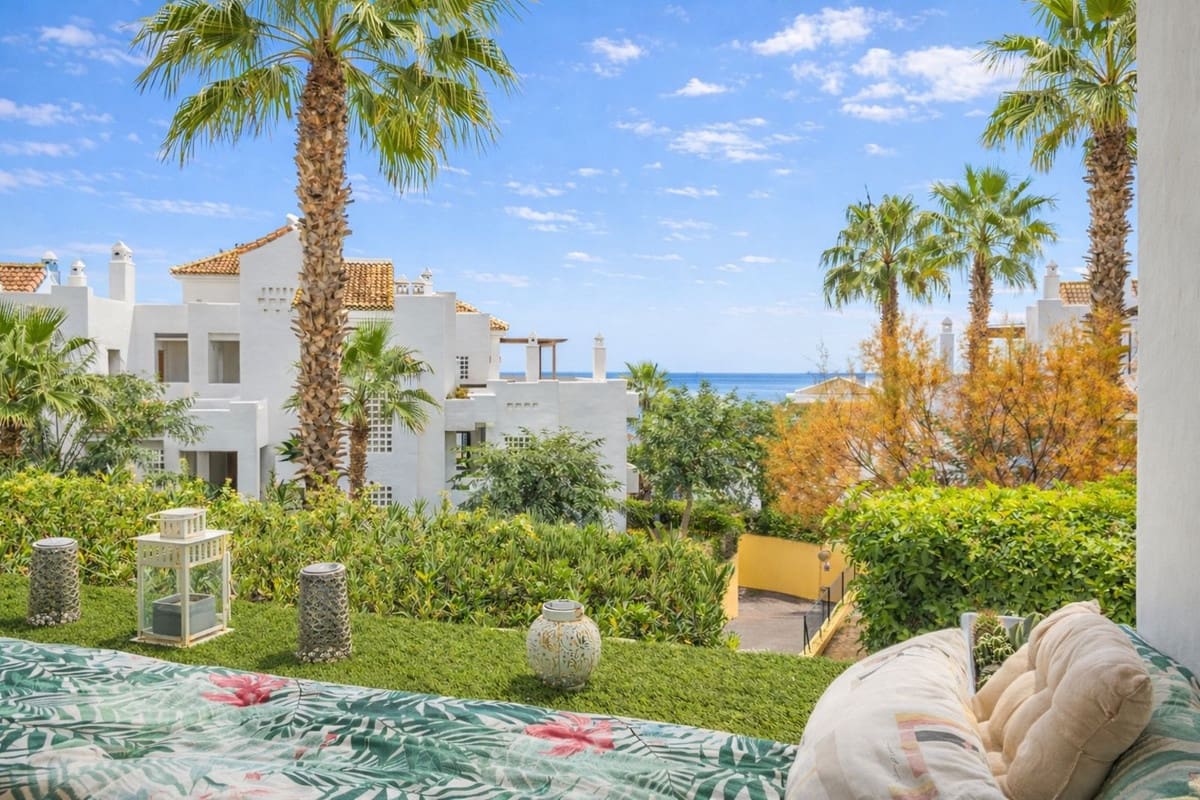 2 soverom Strandleiligheter til salgs i La Alcaidesa med svømmebasseng garasje - € 345 000 (Ref: 9518032)