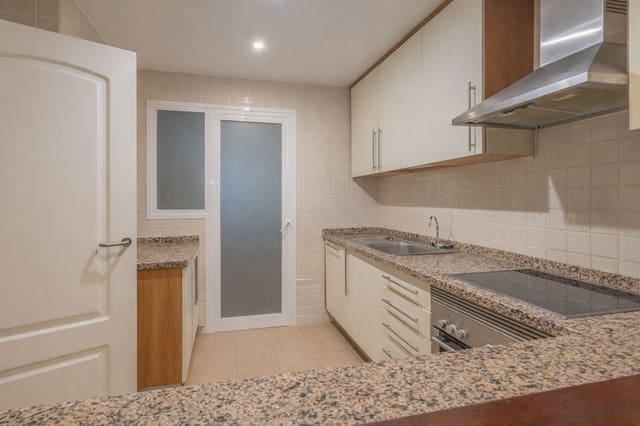 2 sypialnia Apartament przy plaży na sprzedaż w La Alcaidesa z basenem garażem - 325 000 € (Ref: 9518032)