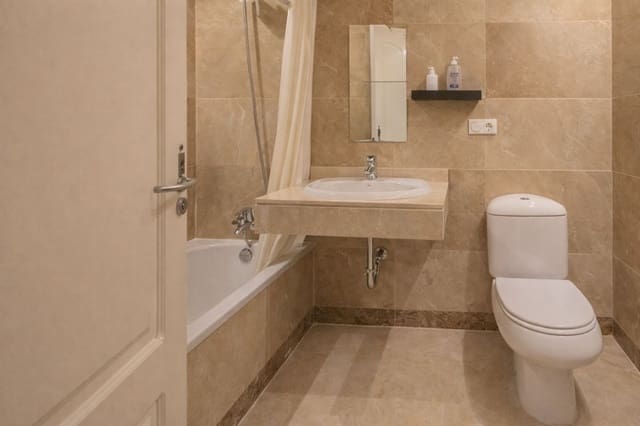 2 sypialnia Apartament przy plaży na sprzedaż w La Alcaidesa z basenem garażem - 325 000 € (Ref: 9518032)