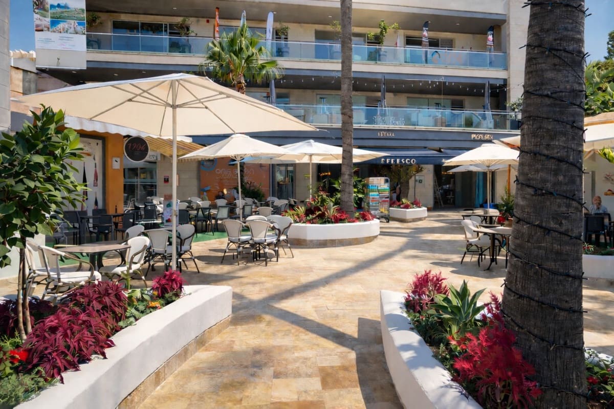 2 bedroom Beach Apartment for sale in La Alcaidesa with pool garage - € 325,000 (Ref: 9518032)