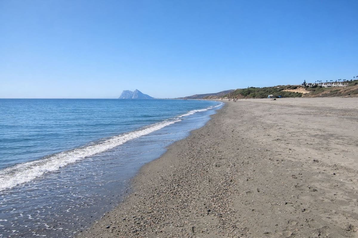 2 bedroom Beach Apartment for sale in La Alcaidesa with pool garage - € 325,000 (Ref: 9518032)