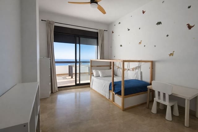 3 chambre Penthouse à vendre à La Alcaidesa avec piscine garage - 695 000 € (Ref: 9518284)