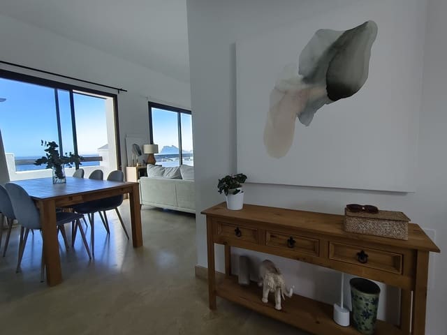 3 sypialnia Penthouse na sprzedaż w La Alcaidesa z basenem garażem - 695 000 € (Ref: 9518284)