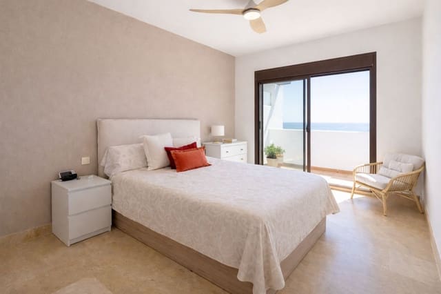 3 quarto Penthouse para venda em La Alcaidesa com piscina garagem - 695 000 € (Ref: 9518284)