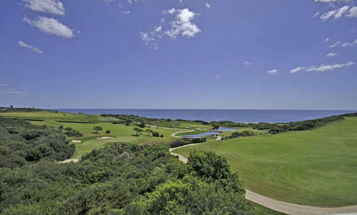 2 sypialnia Apartament przy plaży na sprzedaż w La Alcaidesa z basenem garażem - 475 000 € (Ref: 9580141)