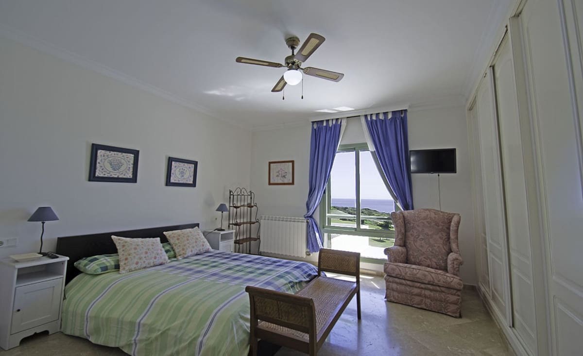 2 sypialnia Apartament przy plaży na sprzedaż w La Alcaidesa z basenem garażem - 475 000 € (Ref: 9580141)