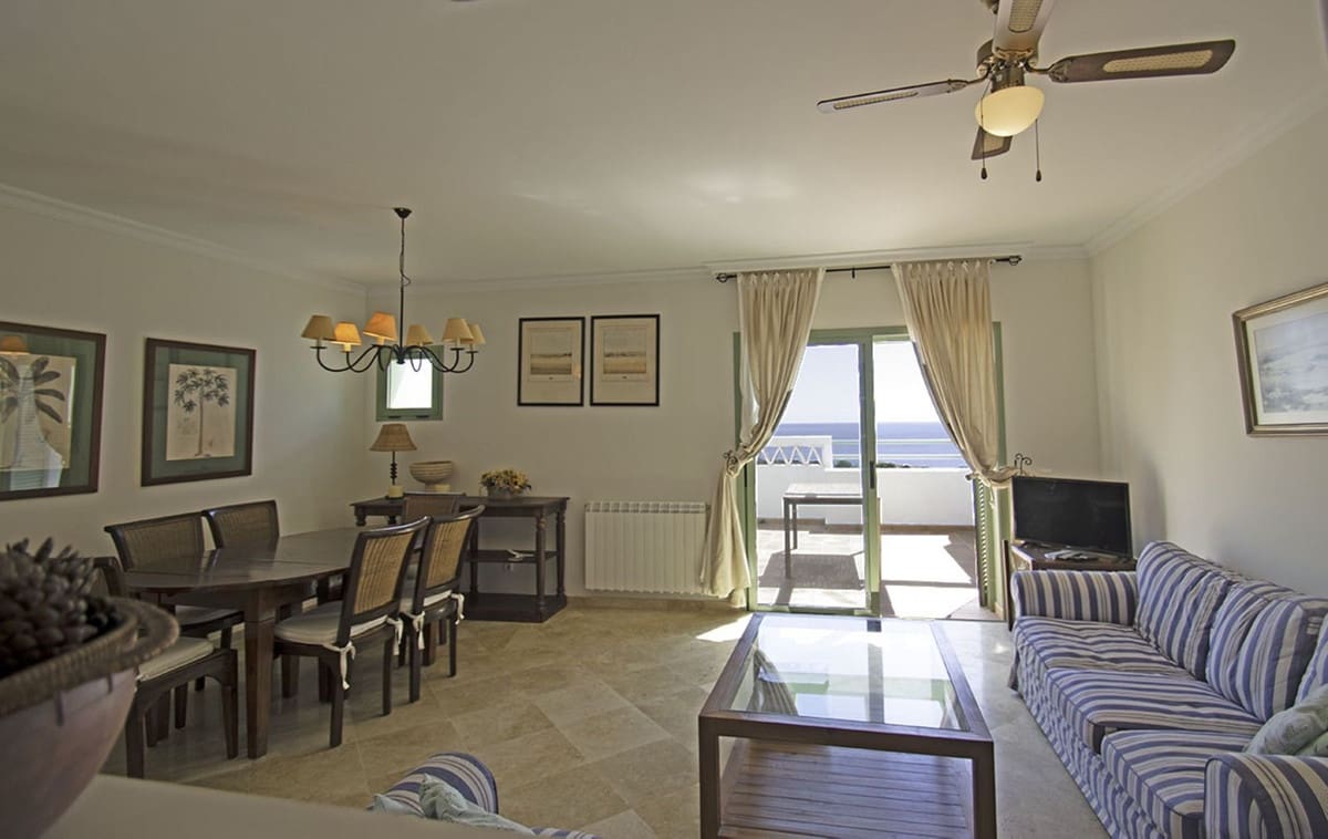 2 sypialnia Apartament przy plaży na sprzedaż w La Alcaidesa z basenem garażem - 475 000 € (Ref: 9580141)