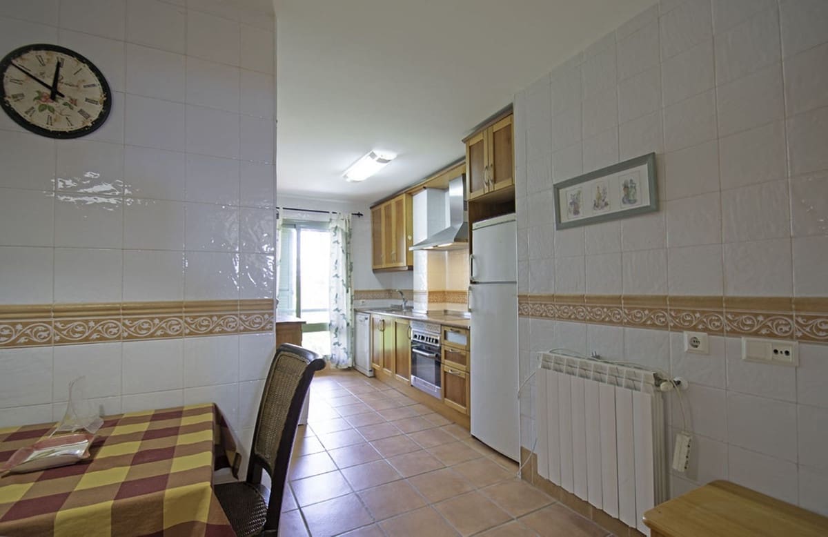 2 soverom Strandleiligheter til salgs i La Alcaidesa med svømmebasseng garasje - € 475 000 (Ref: 9580141)