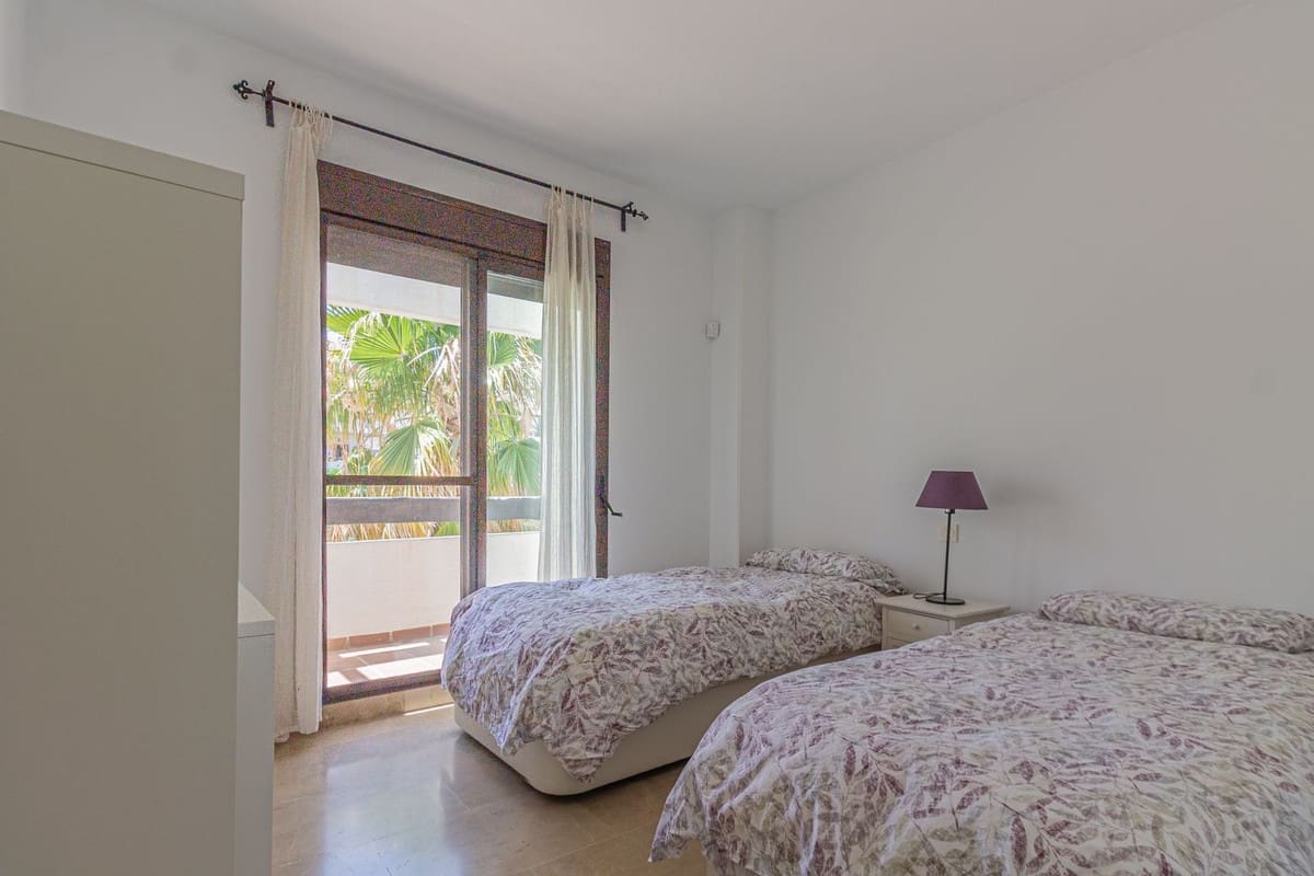 2 bedroom Penthouse for rent in La Alcaidesa with pool garage - € 1,300 (Ref: 9584685)