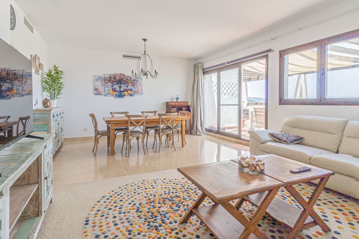 2 bedroom Penthouse for rent in La Alcaidesa with pool garage - € 1,300 (Ref: 9584685)