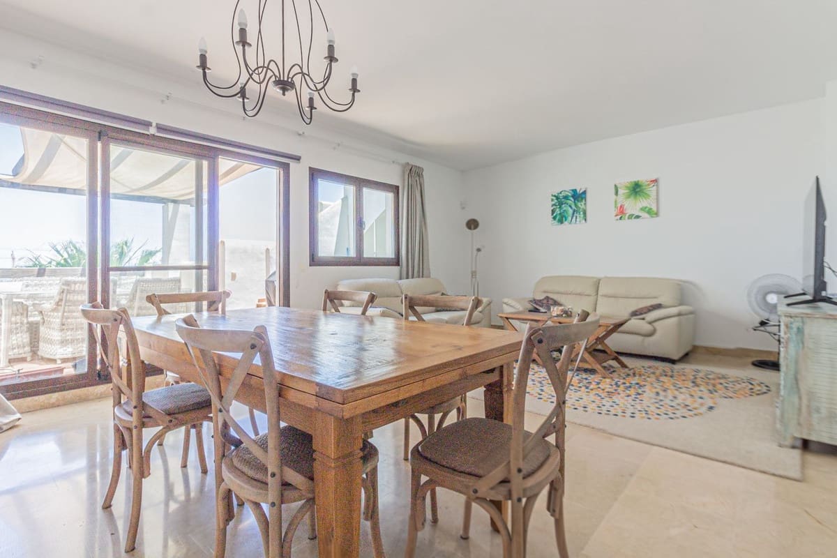 2 bedroom Penthouse for rent in La Alcaidesa with pool garage - € 1,300 (Ref: 9584685)