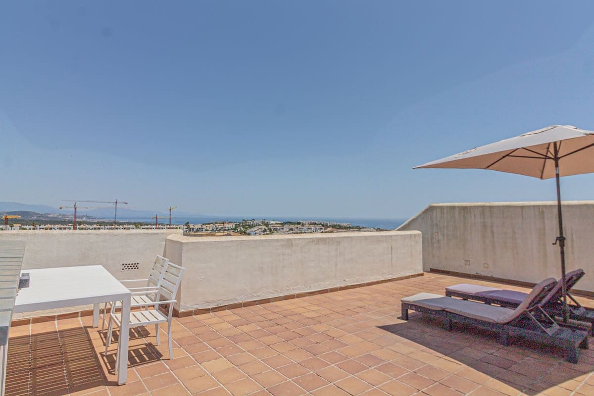 2 bedroom Penthouse for rent in La Alcaidesa with pool garage - € 1,300 (Ref: 9584685)