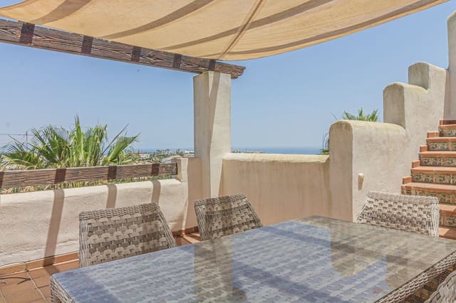 2 quarto Penthouse para arrendar em La Alcaidesa com piscina garagem - 1 300 € (Ref: 9584685)