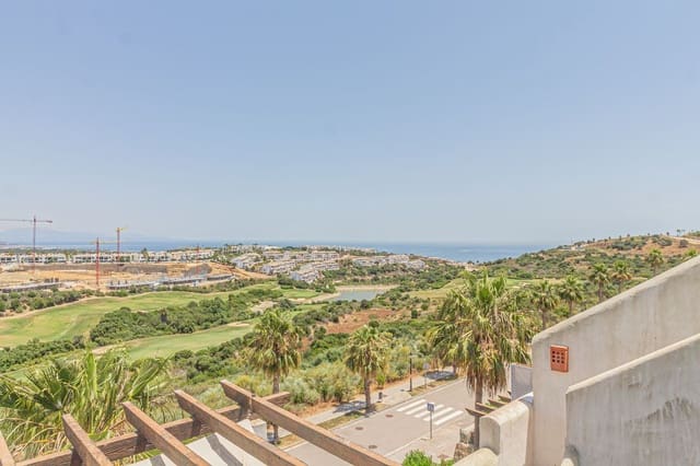 2 quarto Penthouse para arrendar em La Alcaidesa com piscina garagem - 1 300 € (Ref: 9584685)