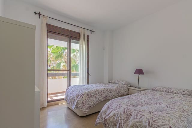 2 quarto Penthouse para arrendar em La Alcaidesa com piscina garagem - 1 350 € (Ref: 9584685)